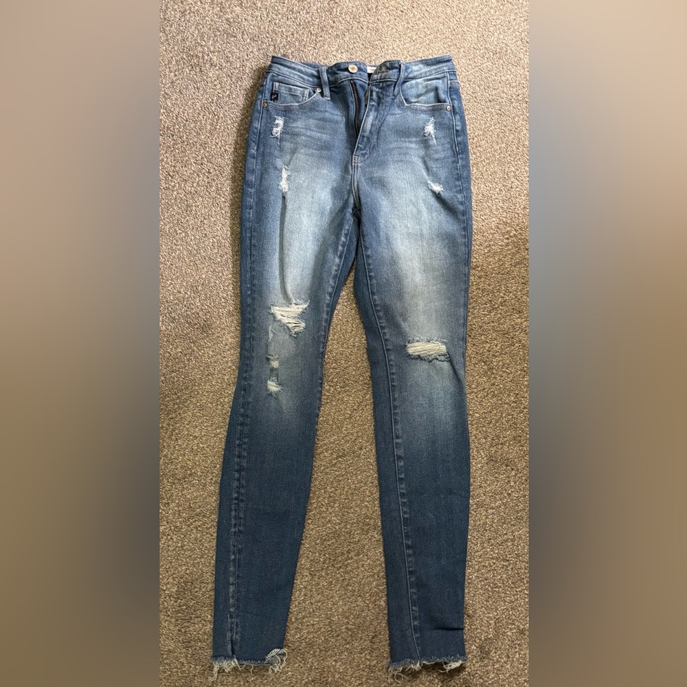 KanCan ladies jeans, destruction. Size 26    bottoms are frayed.  Great like new